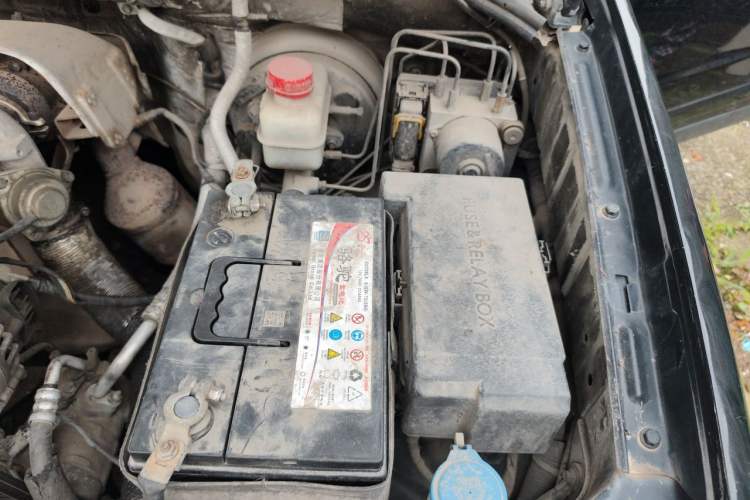 Used Roewe W5 2013 1.8T 2WD Automatic Xingyu Edition Engine Bay Left