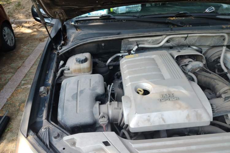 Used Roewe W5 2013 1.8T 2WD Automatic Xingyu Edition Engine Bay Right