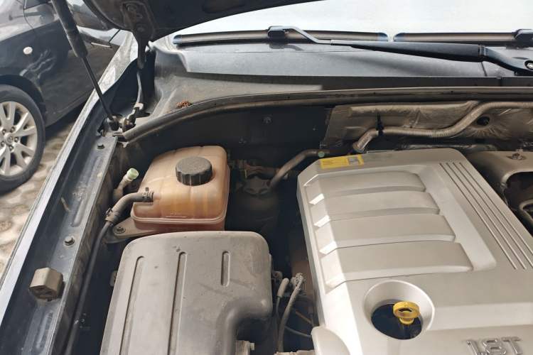 Used Roewe W5 2013 1.8T 2WD Automatic Xingyu Edition Engine Bay Right
