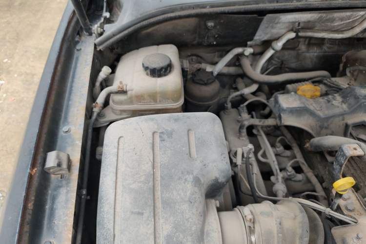 Used Roewe W5 2013 1.8T 2WD Automatic Xingyu Edition Engine Bay Right