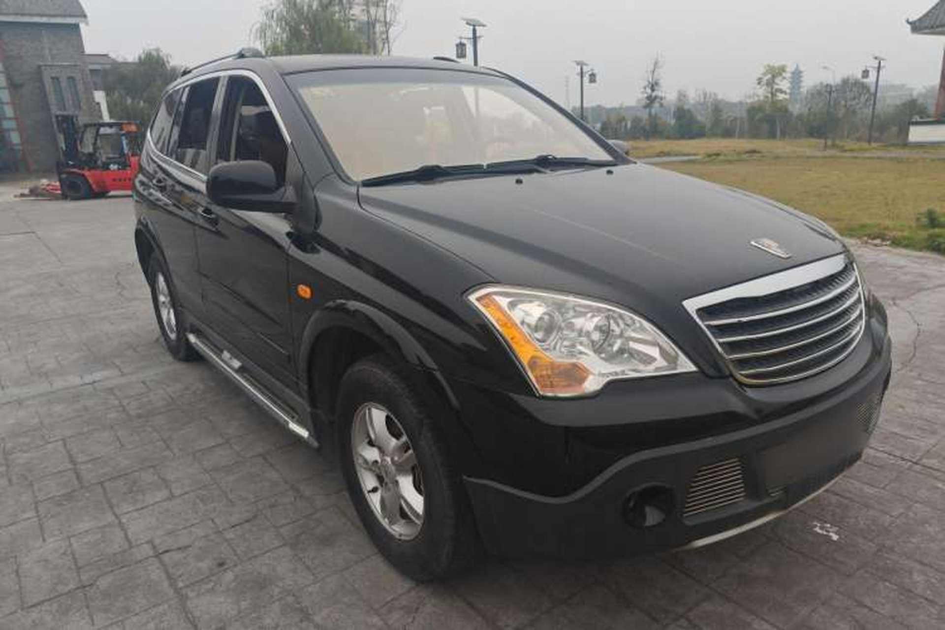 Used Roewe W5 2013 1.8T 2WD Automatic Xingyu Edition Front Right 45 Deg