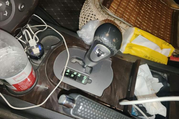 Used Roewe W5 2013 1.8T 2WD Automatic Xingyu Edition Gear Lever