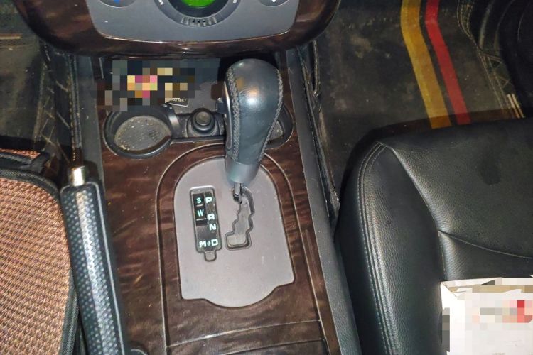 Used Roewe W5 2013 1.8T 4WD Automatic High-End Model Gear Lever