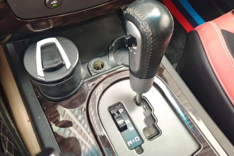 Used Roewe W5 2013 1.8T 2WD Automatic Xingyu Edition Gear Lever