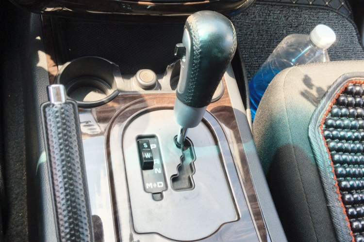 Used Roewe W5 2013 1.8T 2WD Automatic Xingyu Edition Gear Lever