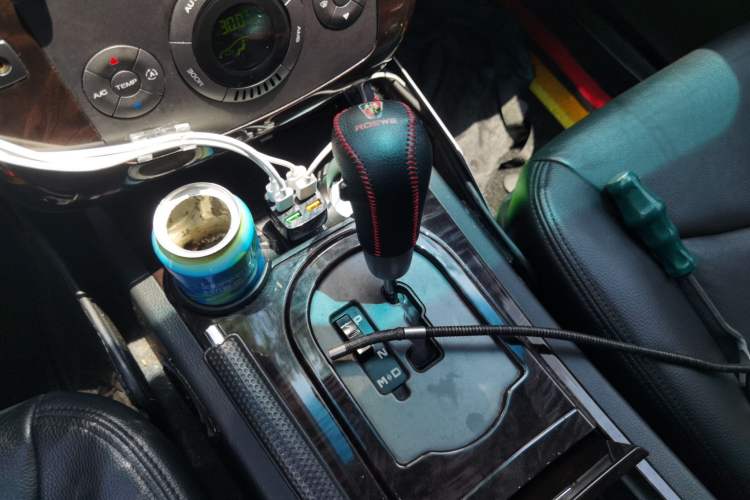 Used Roewe W5 2013 1.8T 4WD Automatic High-End Model Gear Lever