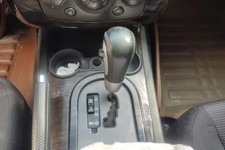 Used Roewe W5 2013 1.8T 2WD Automatic Xingyu Edition Gear Lever