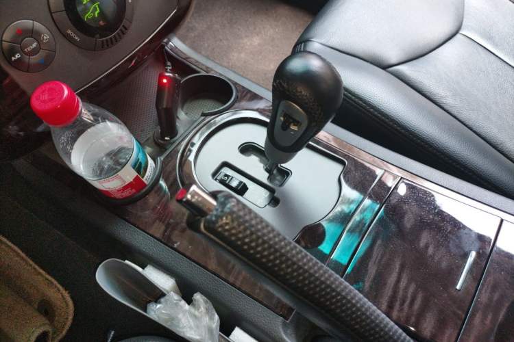 Used Roewe W5 2013 1.8T 4WD Automatic High-End Model Gear Lever