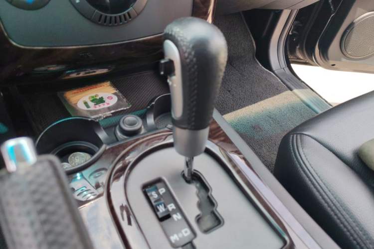 Used Roewe W5 2013 1.8T 4WD Automatic High-End Model Gear Lever