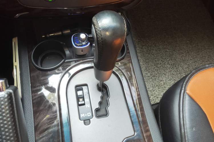 Used Roewe W5 2013 1.8T 2WD Automatic Xingyu Edition Gear Lever