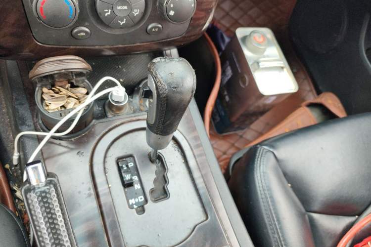 Used Roewe W5 2013 1.8T 2WD Automatic Xingyu Edition Gear Lever