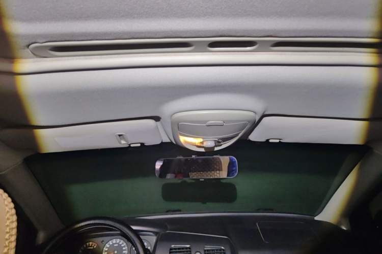 Used Roewe W5 2013 1.8T 2WD Automatic Xingyu Edition Headliner