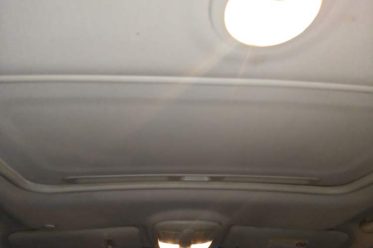 Used Roewe W5 2013 1.8T 4WD Automatic High-End Model Headliner