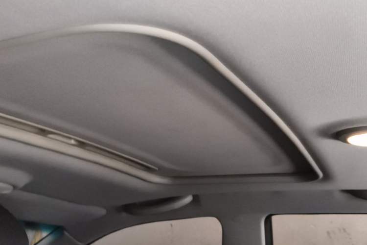 Used Roewe W5 2013 1.8T 2WD Automatic Xingyu Edition Headliner