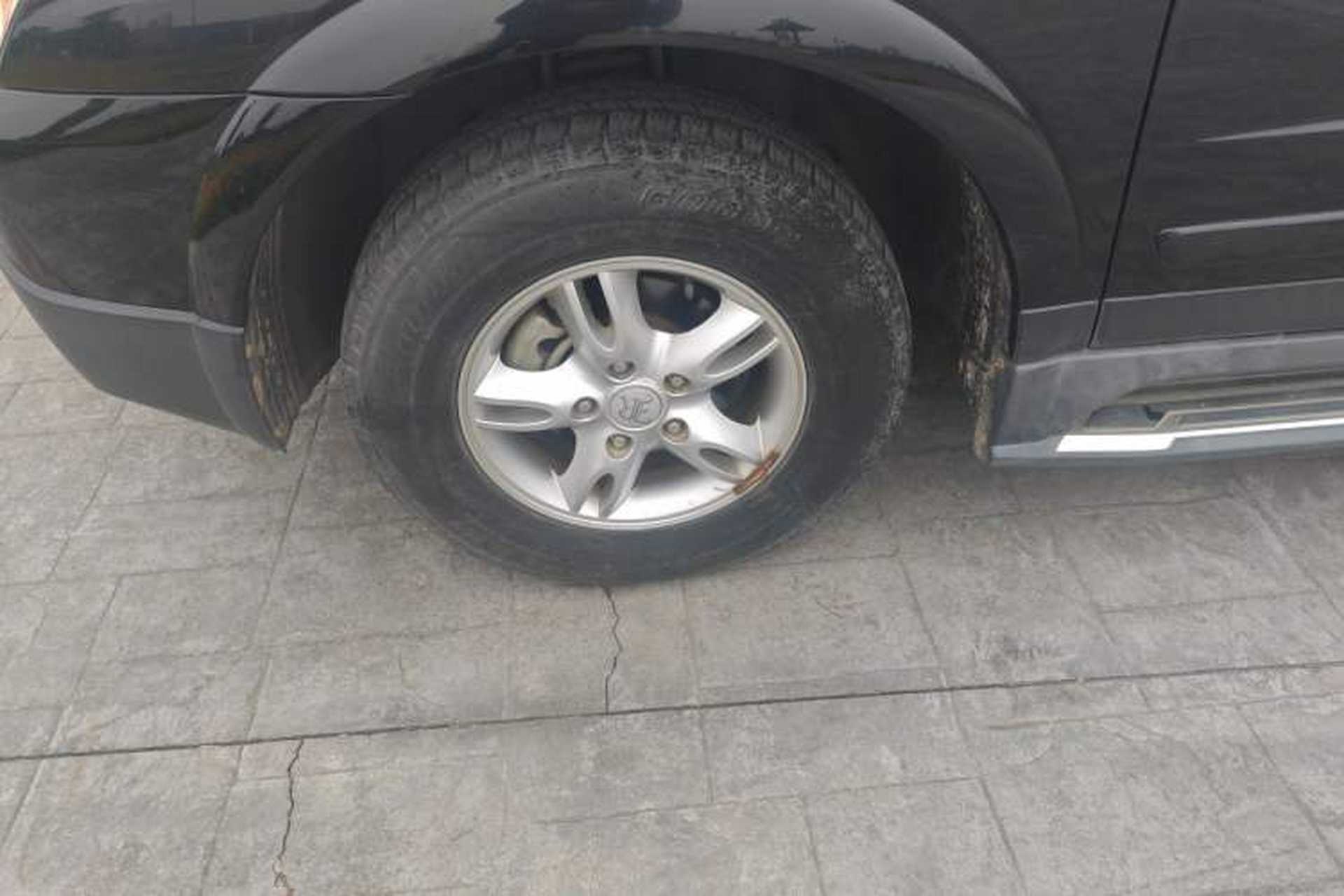 Used Roewe W5 2013 1.8T 2WD Automatic Xingyu Edition Left Front Wheel Hub