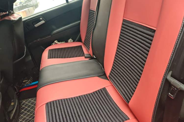 Used Roewe W5 2013 1.8T 2WD Automatic Xingyu Edition Left Rear Seat