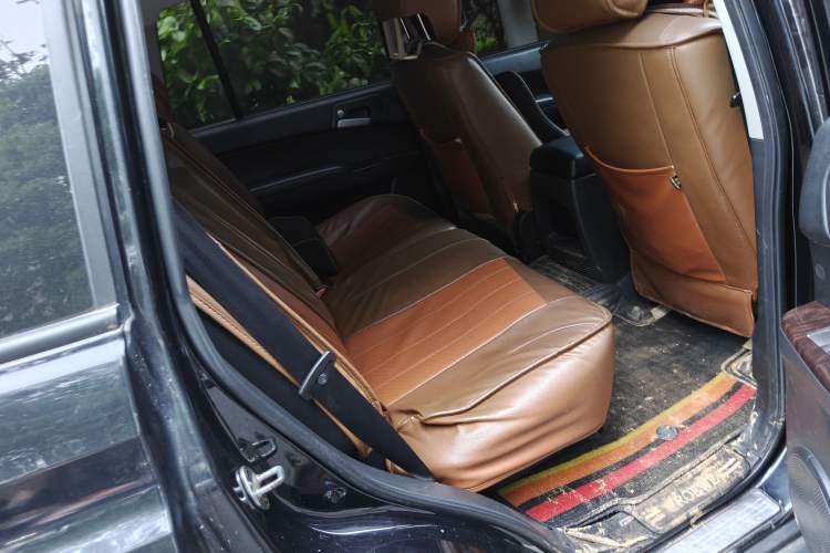 Used Roewe W5 2013 1.8T 2WD Automatic Xingyu Edition Left Rear Seat