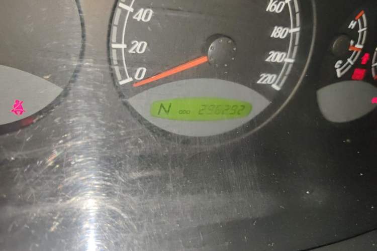 Used Roewe W5 2013 1.8T 2WD Automatic Xingyu Edition Odometer Close Up