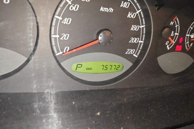 Used Roewe W5 2013 1.8T 4WD Automatic High-End Model Odometer Close Up