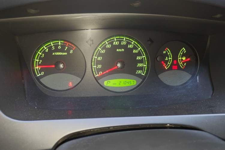 Used Roewe W5 2013 1.8T 2WD Automatic Xingyu Edition Odometer Close Up