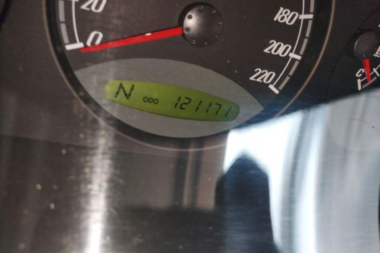 Used Roewe W5 2013 1.8T 4WD Automatic High-End Model Odometer Close Up