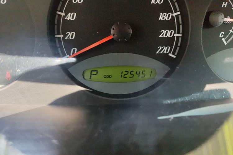 Used Roewe W5 2013 1.8T 4WD Automatic High-End Model Odometer Close Up