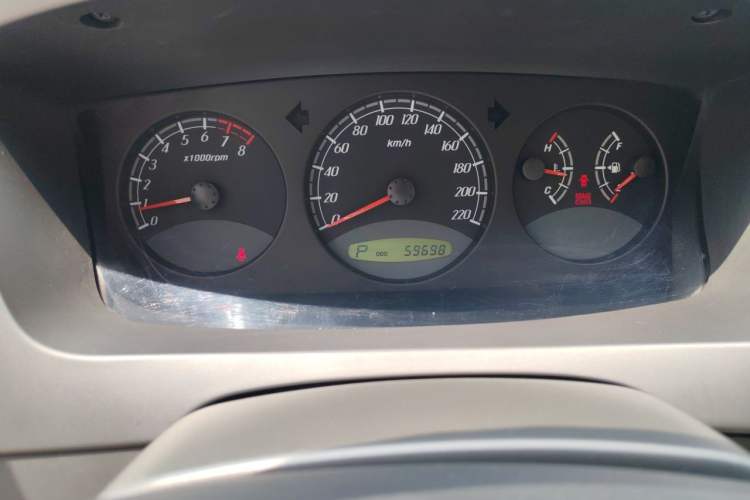 Used Roewe W5 2013 1.8T 4WD Automatic High-End Model Odometer Close Up