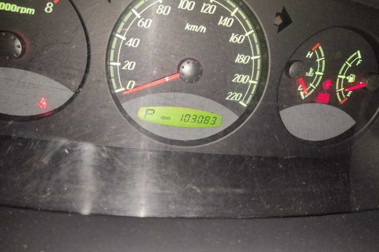 Used Roewe W5 2013 1.8T 4WD Automatic High-End Model Odometer Close Up