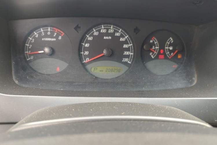 Used Roewe W5 2013 1.8T 2WD Automatic Xingyu Edition Odometer Close Up