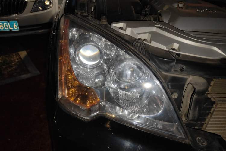 Used Roewe W5 2013 1.8T 4WD Automatic High-End Model Right Front Headlight