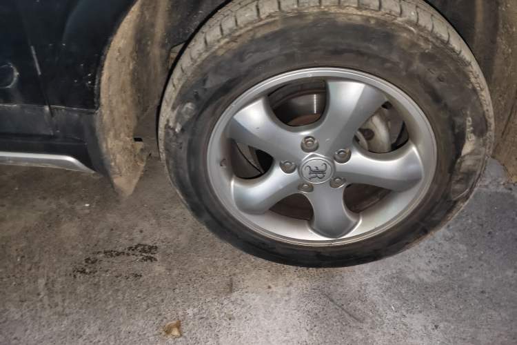 Used Roewe W5 2013 1.8T 4WD Automatic High-End Model Right Front Wheel Hub