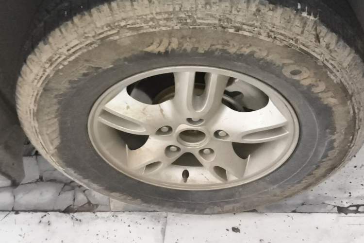 Used Roewe W5 2013 1.8T 2WD Automatic Xingyu Edition Right Front Wheel Hub
