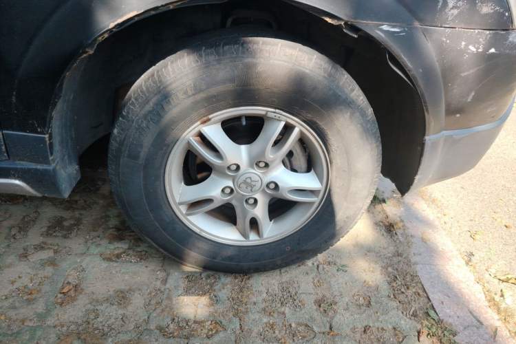 Used Roewe W5 2013 1.8T 2WD Automatic Xingyu Edition Right Front Wheel Hub