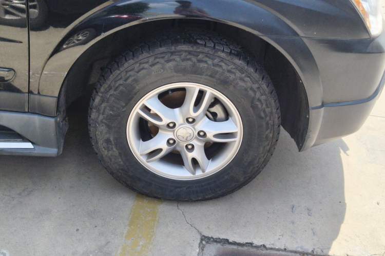 Used Roewe W5 2013 1.8T 2WD Automatic Xingyu Edition Right Front Wheel Hub