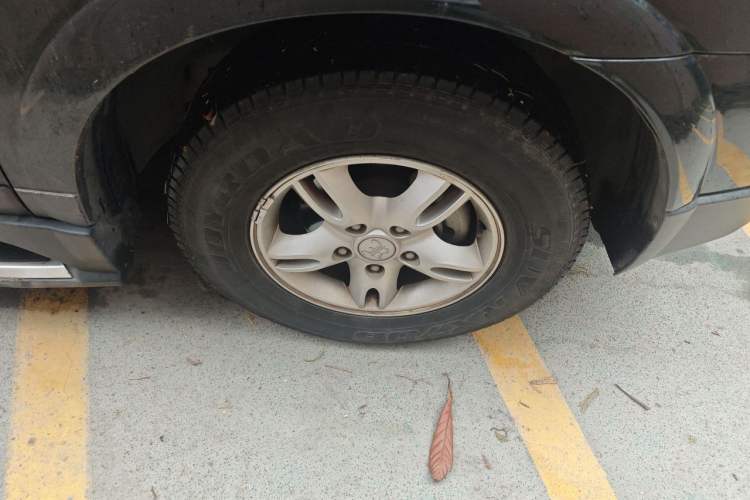 Used Roewe W5 2013 1.8T 2WD Automatic Xingyu Edition Right Front Wheel Hub
