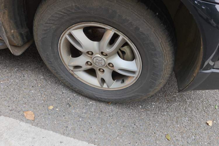 Used Roewe W5 2013 1.8T 2WD Automatic Xingyu Edition Right Front Wheel Hub