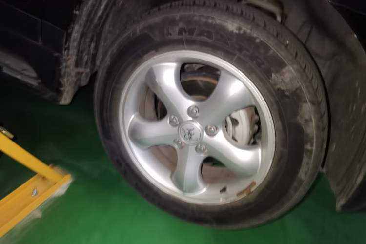 Used Roewe W5 2013 1.8T 4WD Automatic High-End Model Right Front Wheel Hub