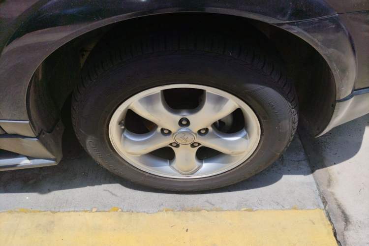Used Roewe W5 2013 1.8T 4WD Automatic High-End Model Right Front Wheel Hub