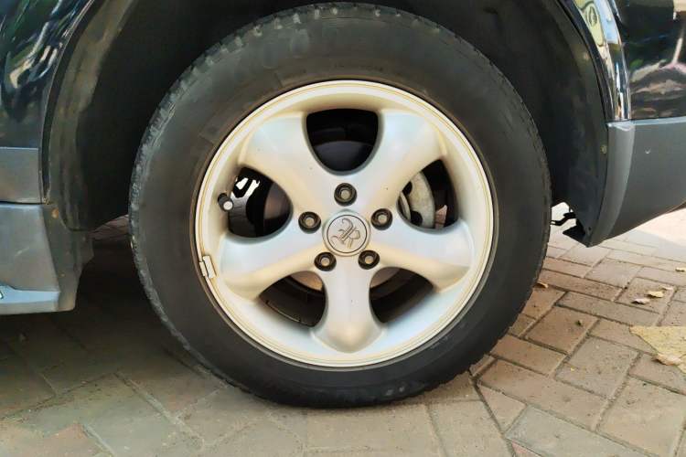 Used Roewe W5 2013 1.8T 4WD Automatic High-End Model Right Front Wheel Hub