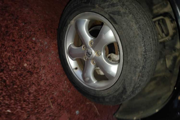 Used Roewe W5 2013 1.8T 4WD Automatic High-End Model Right Front Wheel Hub