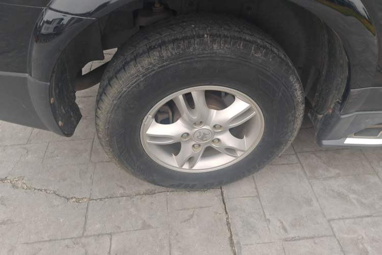 Used Roewe W5 2013 1.8T 2WD Automatic Xingyu Edition Right Rear Wheel Hub