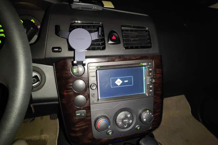 Used Roewe W5 2013 1.8T 2WD Automatic Xingyu Edition Audio And AC Panel