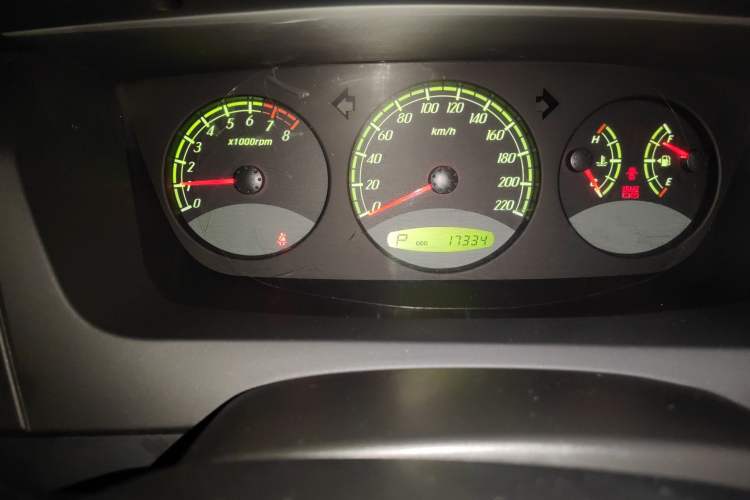 Used Roewe W5 2013 1.8T 2WD Automatic Xingyu Edition Odometer Close Up