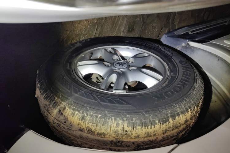 Used Roewe W5 2013 1.8T 2WD Automatic Xingyu Edition Right Front Wheel Hub