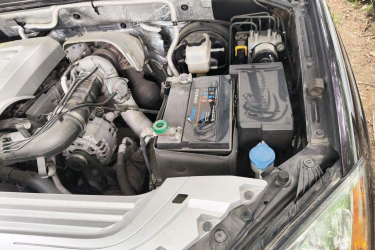 Used Roewe W5 2013 1.8T 4WD Automatic High-End Model Engine Bay Left