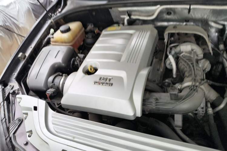 Used Roewe W5 2013 1.8T 4WD Automatic High-End Model Engine Bay Right