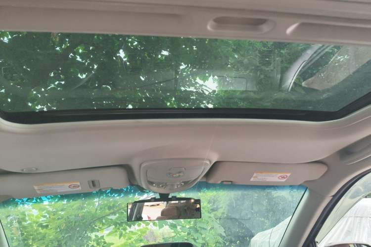 Used Roewe W5 2013 1.8T 4WD Automatic High-End Model Headliner