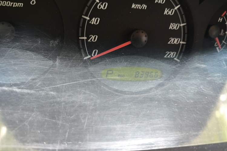 Used Roewe W5 2013 1.8T 2WD Manual Chiyu Edition Odometer Close Up