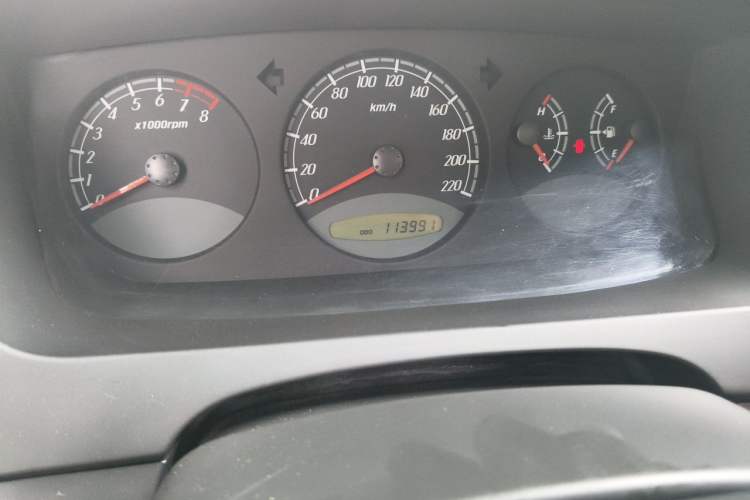 Used Roewe W5 2013 1.8T 4WD Automatic High-End Model Odometer Close Up