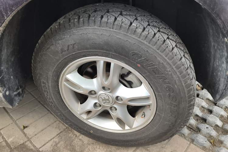 Used Roewe W5 2013 1.8T 2WD Manual Chiyu Edition Right Front Wheel Hub